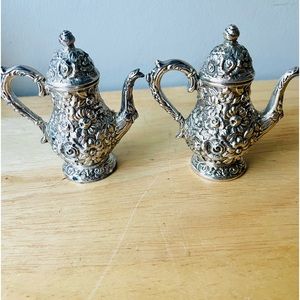 Vintage Salt & Pepper Shaker 3in tall
